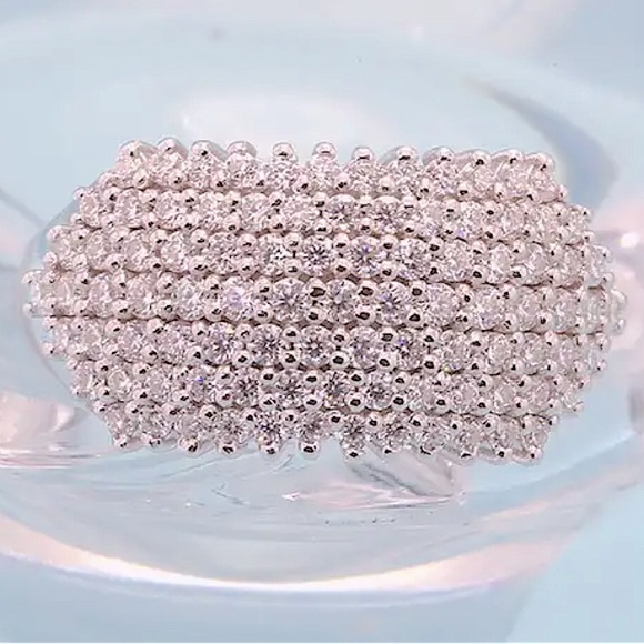 Jewelry - Cluster diamond statement ring